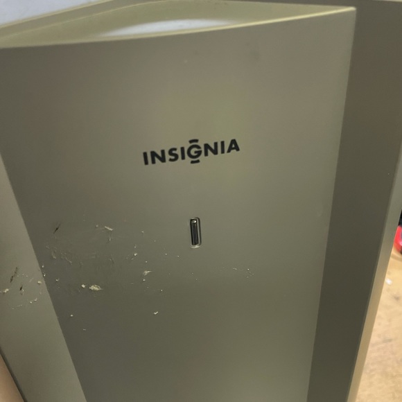 Home audio subwoofer by Insignia - Picture 2 of 10